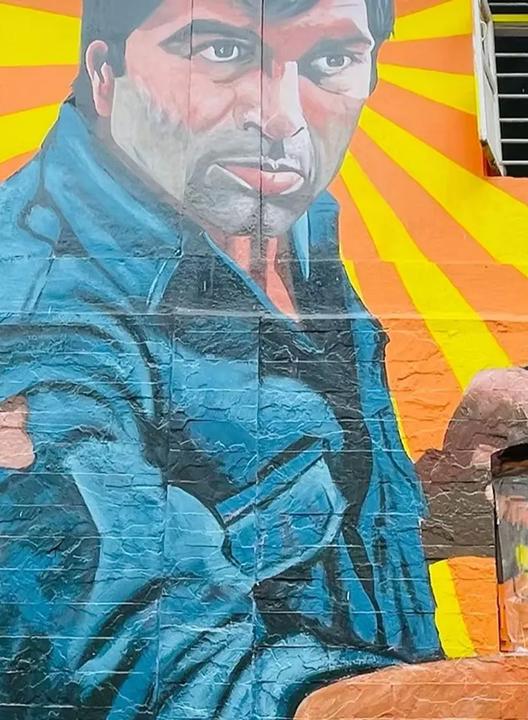 Bandra West street art + Chapel Road